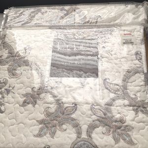 Nicole Miller Paisley Quilt Set